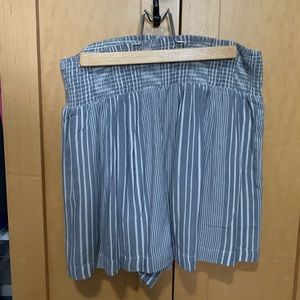 American Eagle Flowy Gray Striped Shorts
